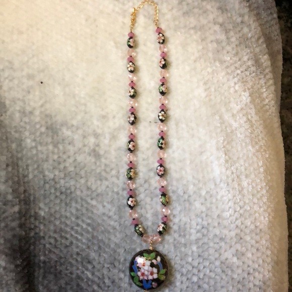 Floral beaded pendant necklace - Picture 1 of 3